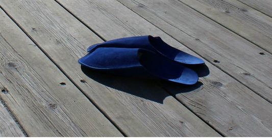 Can someone wear slippers to a formal event?